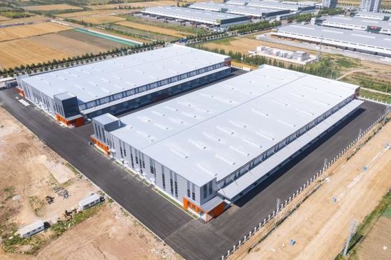 Edifício industrial acessível e durável com estrutura de aço pré-fabricada